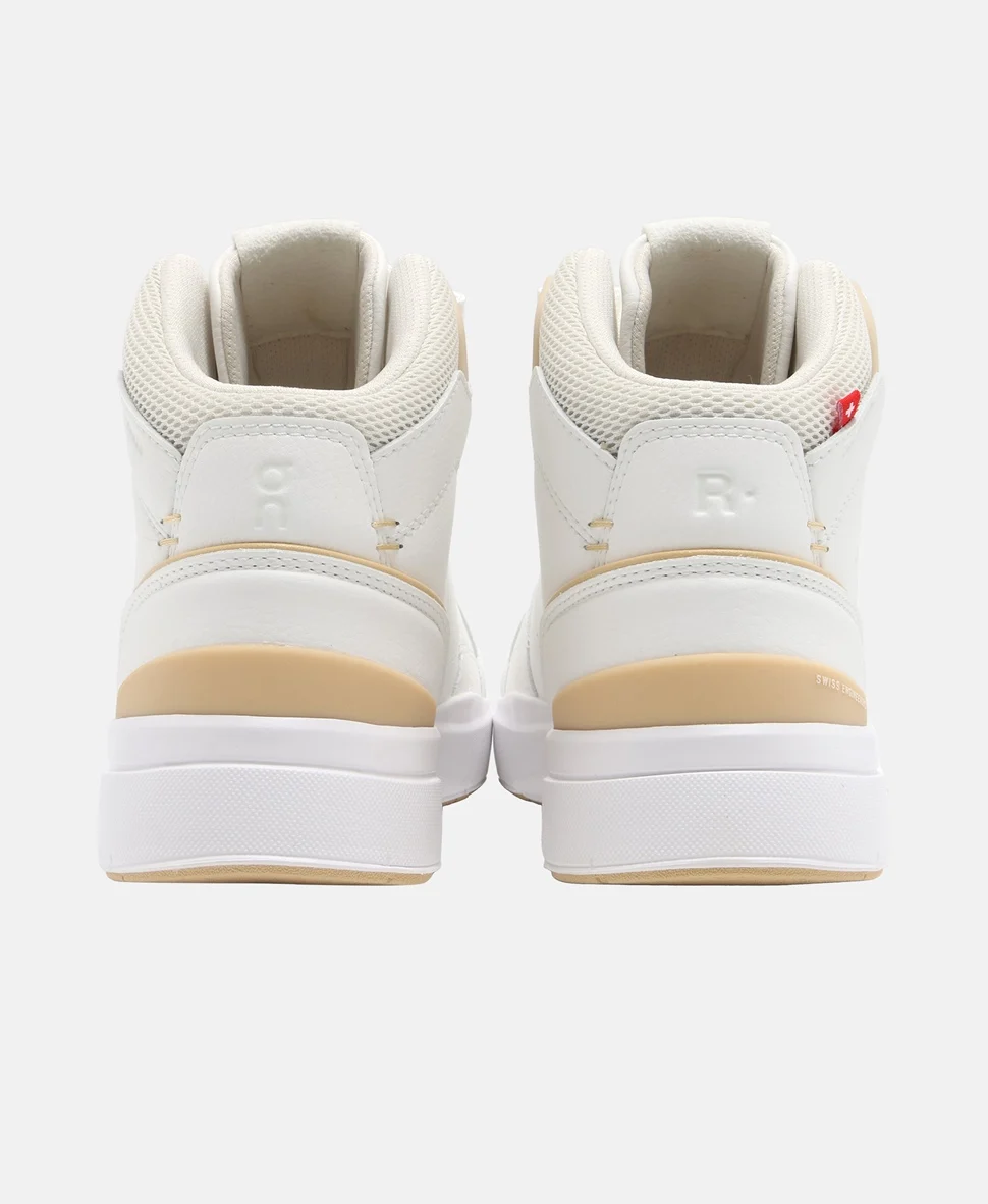 Кроссовки высокие On Sneakers THE ROGER Clubhouse Mid 2 белые — изображение 2
