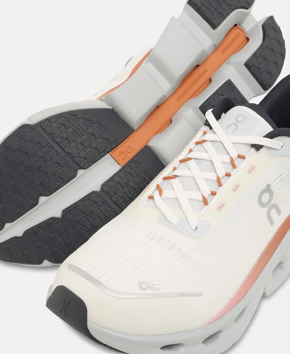 Беговые кроссовки On Running shoes Cloudspark белые — изображение 5