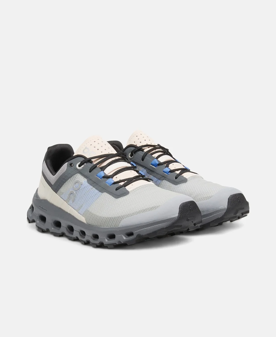 Кроссовки беговые On Trail running shoe Cloudvista серые